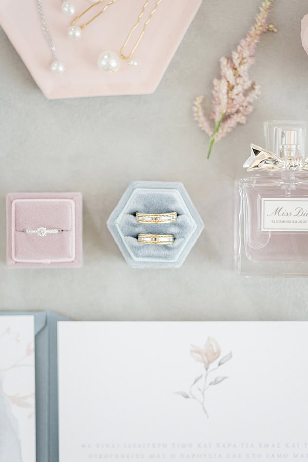 modern-fall-wedding-athens-florals-light-blue-purple-hues_07