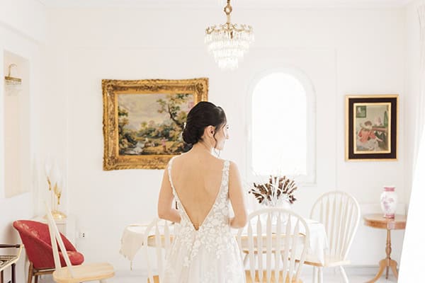 modern-fall-wedding-athens-florals-light-blue-purple-hues_08