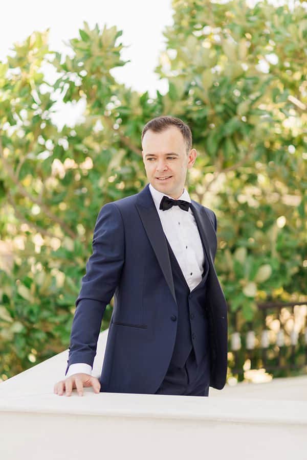 modern-fall-wedding-athens-florals-light-blue-purple-hues_14x