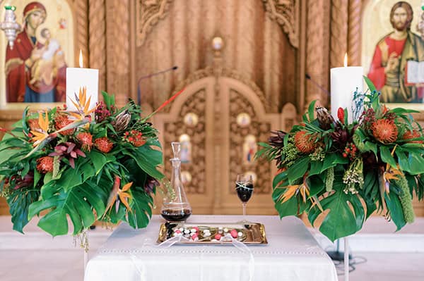 modern-summer-wedding-impressive-tropical-floral-arrangments_20