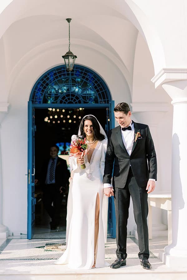 modern-summer-wedding-impressive-tropical-floral-arrangments_24z