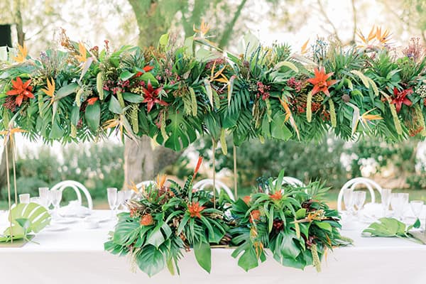modern-summer-wedding-impressive-tropical-floral-arrangments_32