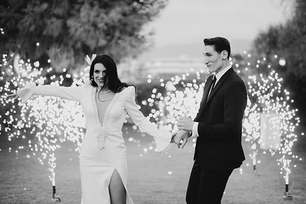 modern-summer-wedding-impressive-tropical-floral-arrangments_36