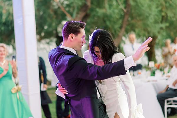 modern-summer-wedding-impressive-tropical-floral-arrangments_38