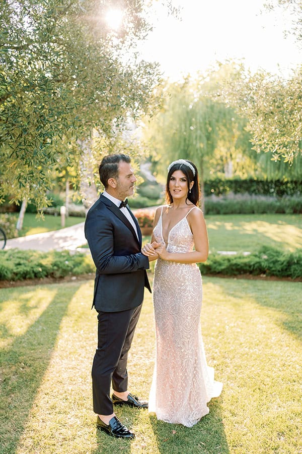 romantic-summer-wedding-kozani-all-white-florals_03