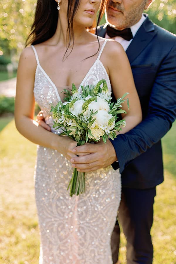 romantic-summer-wedding-kozani-all-white-florals_04