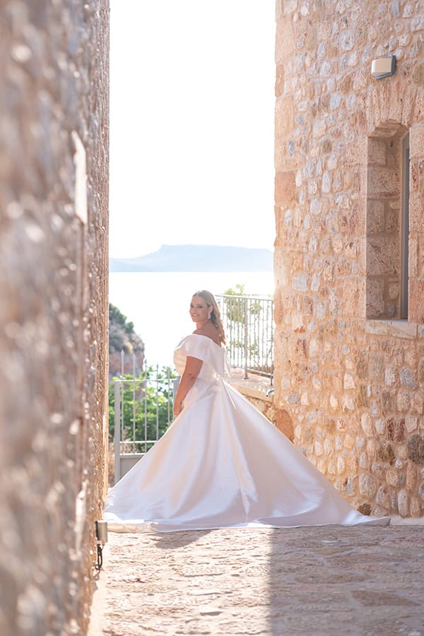 romantic-summer-wedding-mani-white-blooms-olives_05