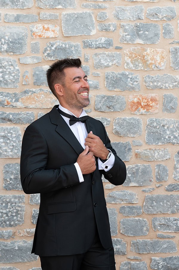 romantic-summer-wedding-mani-white-blooms-olives_07