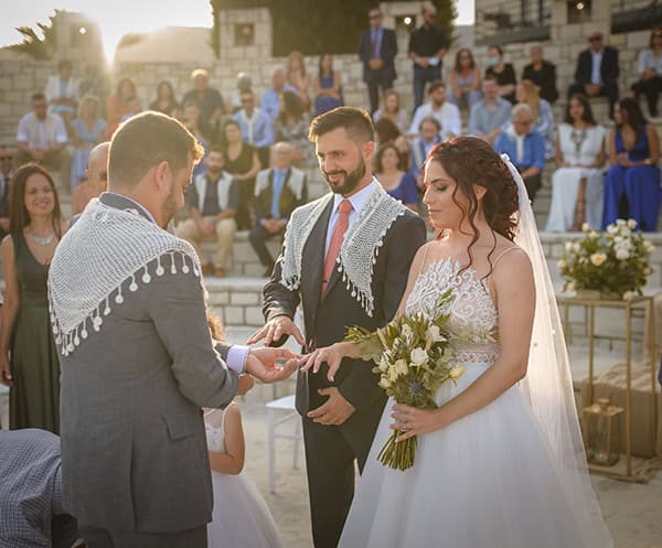 rustic-fall-wedding-crete-florals-pastel-hues_13