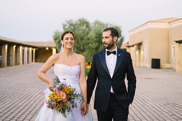 rustic-summer-wedding-athens-impressive-florals-various-hues_01x