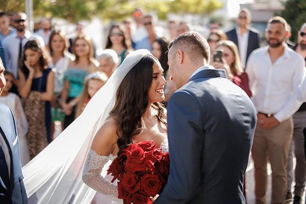 stylish-fall-wedding-limassol-roses-deep-red-color_02