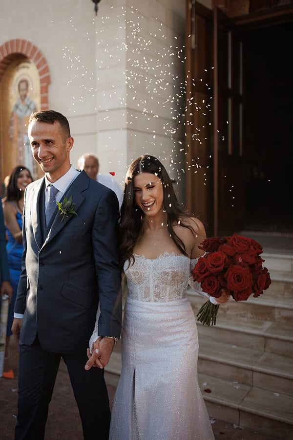 stylish-fall-wedding-limassol-roses-deep-red-color_03