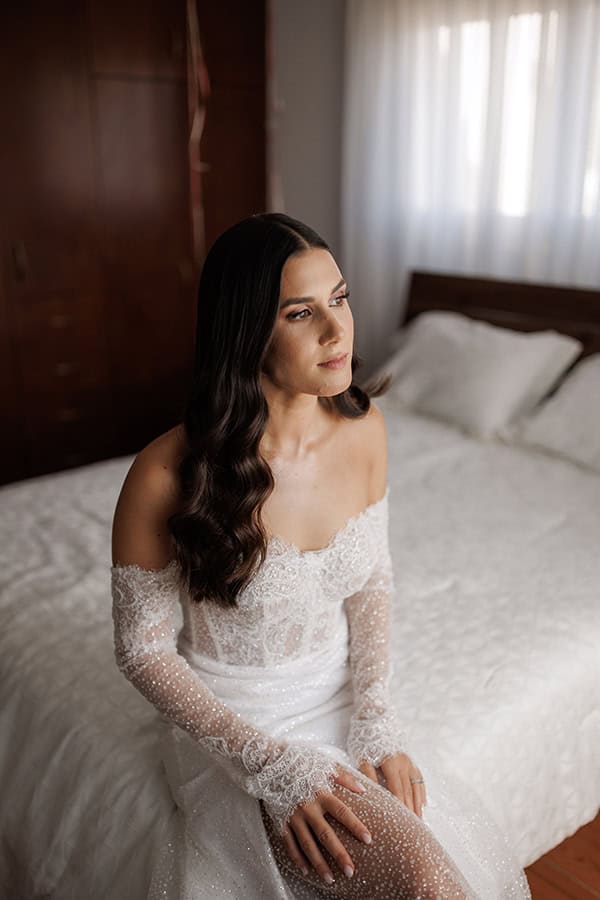 stylish-fall-wedding-limassol-roses-deep-red-color_04x