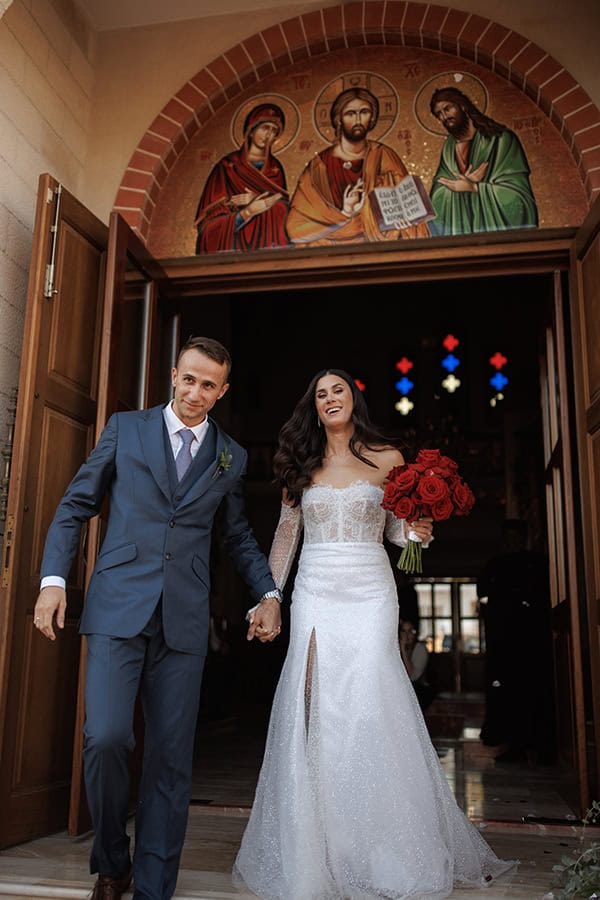 stylish-fall-wedding-limassol-roses-deep-red-color_13