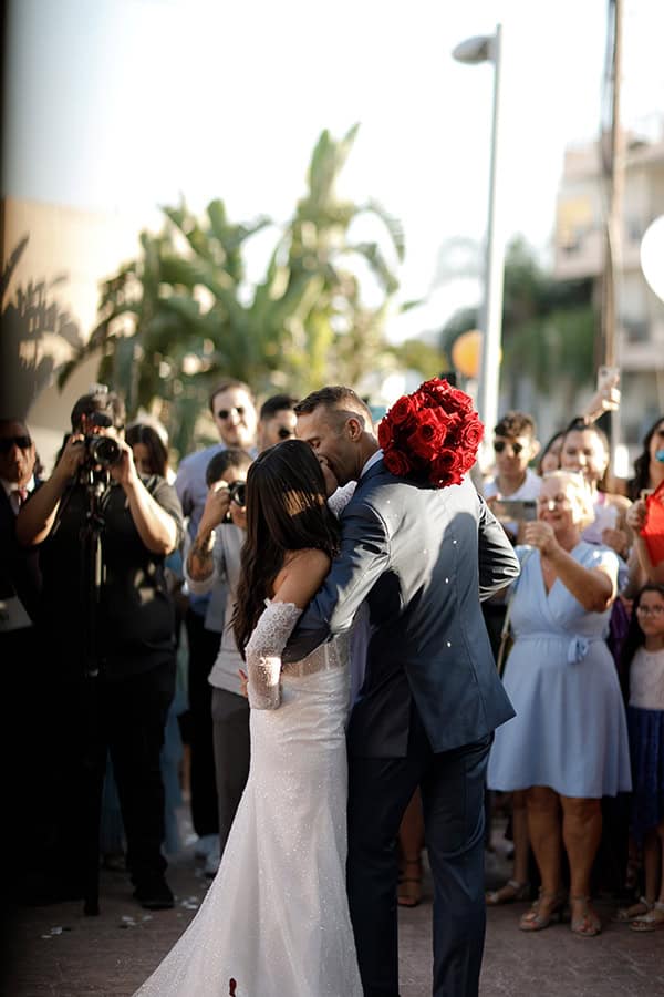 stylish-fall-wedding-limassol-roses-deep-red-color_15