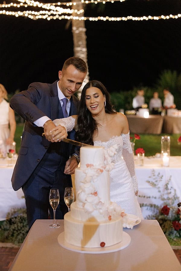 stylish-fall-wedding-limassol-roses-deep-red-color_29