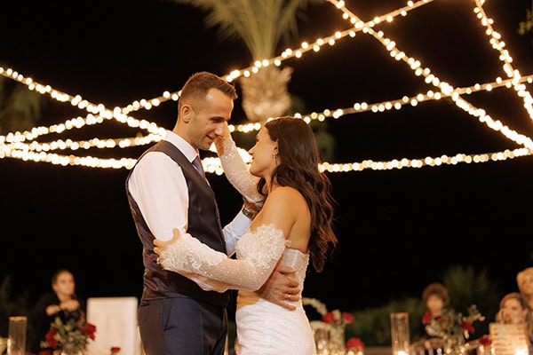 stylish-fall-wedding-limassol-roses-deep-red-color_30