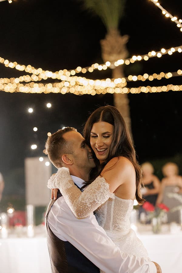 stylish-fall-wedding-limassol-roses-deep-red-color_33