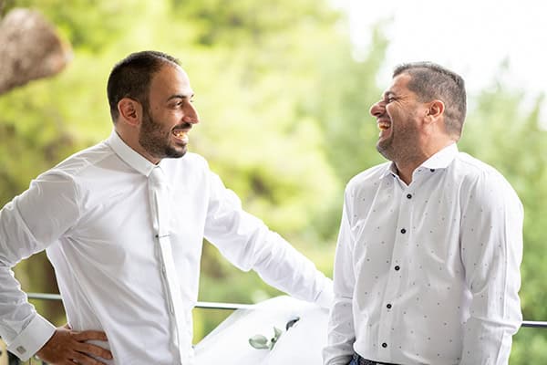 summer-wedding-athens-white-blooms-rustic-touches_11