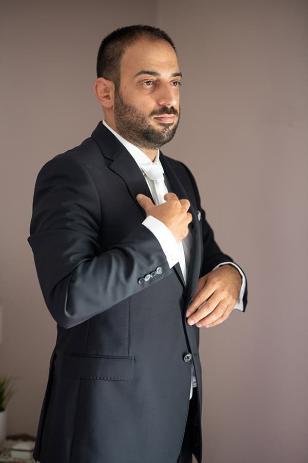 summer-wedding-athens-white-blooms-rustic-touches_12