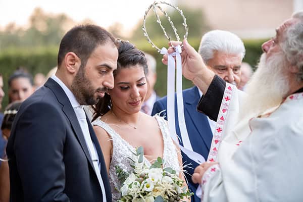summer-wedding-athens-white-blooms-rustic-touches_20