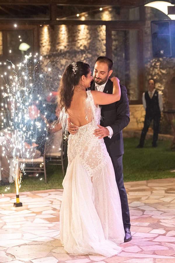 summer-wedding-athens-white-blooms-rustic-touches_24