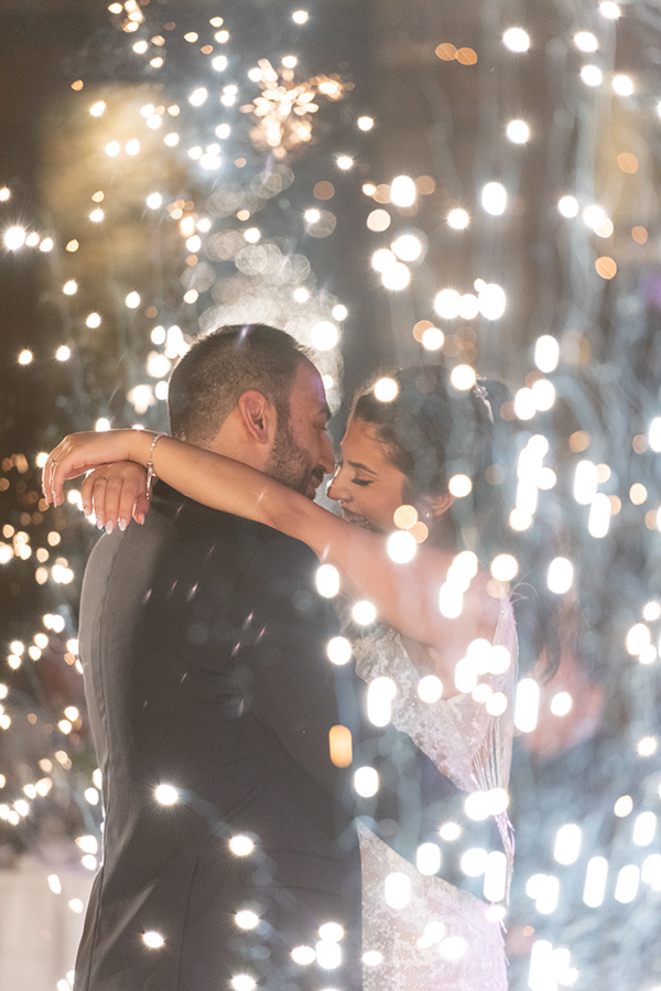 summer-wedding-athens-white-blooms-rustic-touches_25