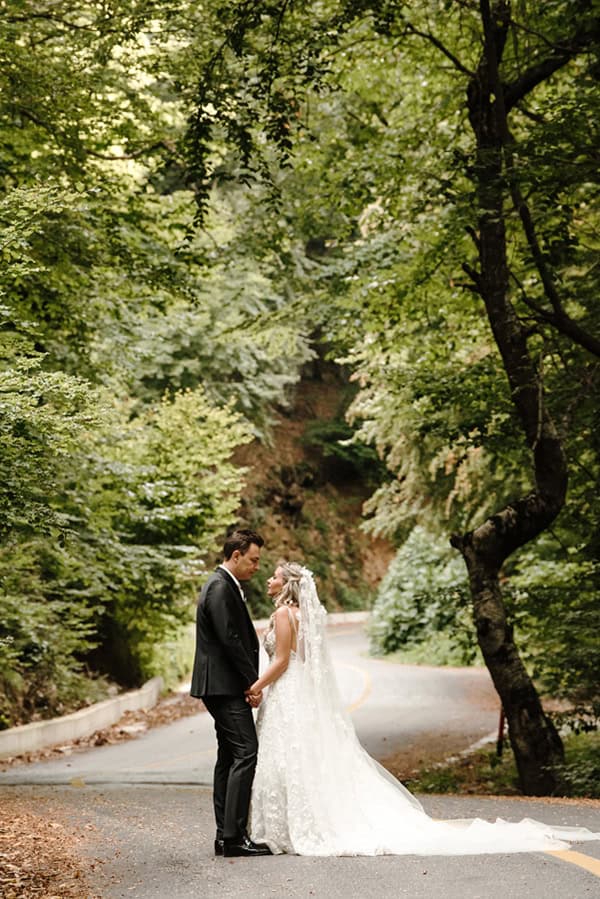 beautiful-fall-wedding-ktima-elena-white-flowers-gold-touches_01