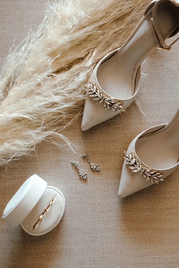 beautiful-fall-wedding-ktima-elena-white-flowers-gold-touches_04