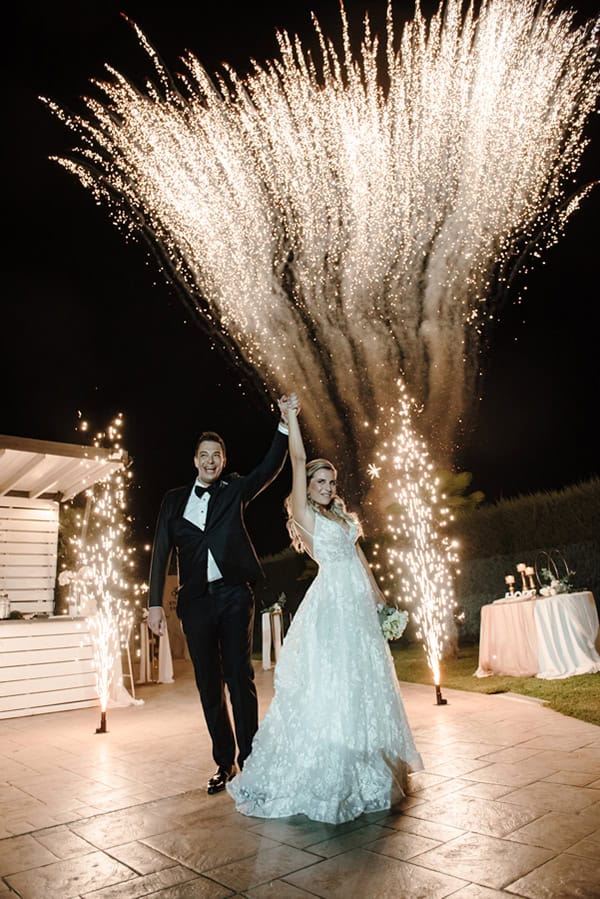 beautiful-fall-wedding-ktima-elena-white-flowers-gold-touches_16