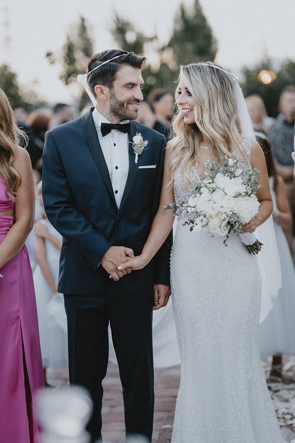 beautiful-summer-wedding-athens-white-floral-arrangements-lush-greenery_01x