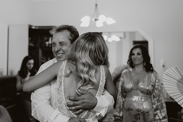 beautiful-summer-wedding-athens-white-floral-arrangements-lush-greenery_13