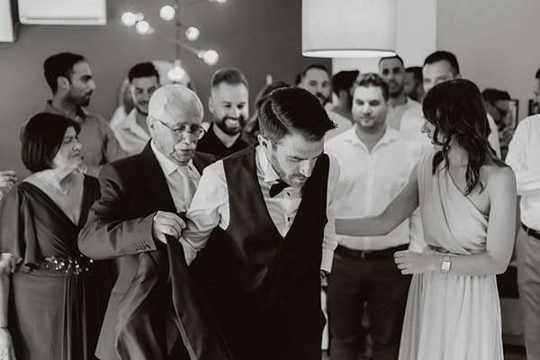 beautiful-summer-wedding-athens-white-floral-arrangements-lush-greenery_14