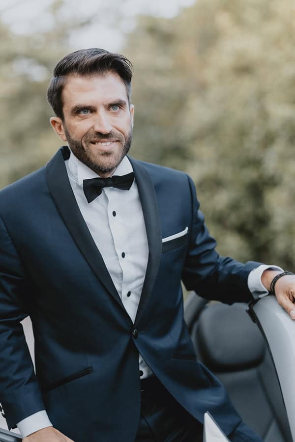 beautiful-summer-wedding-athens-white-floral-arrangements-lush-greenery_20