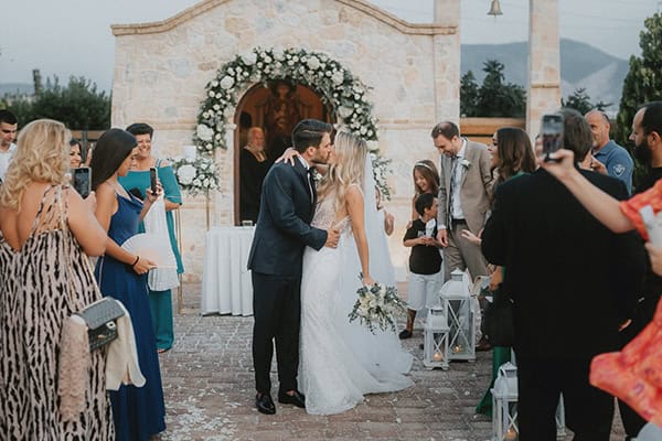 beautiful-summer-wedding-athens-white-floral-arrangements-lush-greenery_32