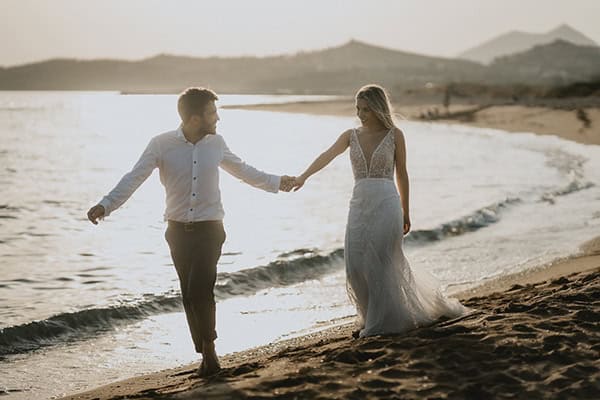 beautiful-summer-wedding-athens-white-floral-arrangements-lush-greenery_48