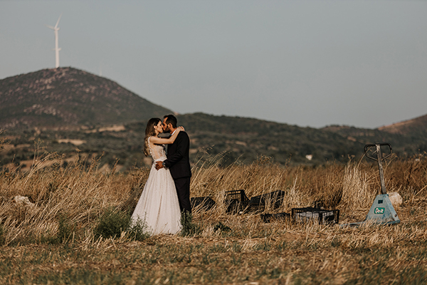 beautiful-summer-wedding-euvoia-white-blooms-pampas-grass_28