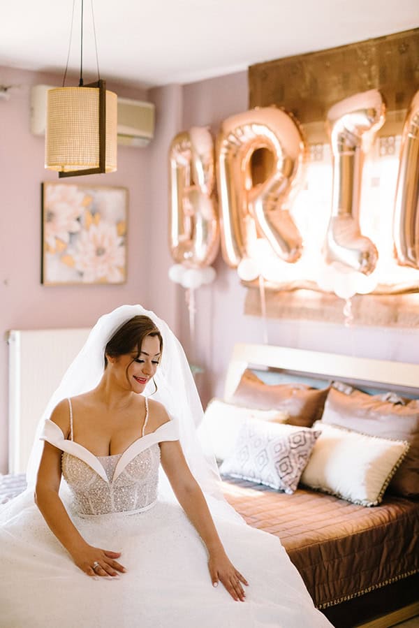 chic-summer-wedding-kozani-lush-romantic-floral-arrangments_12