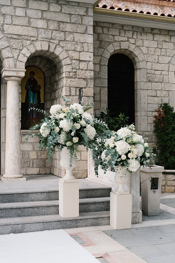 chic-summer-wedding-kozani-lush-romantic-floral-arrangments_18