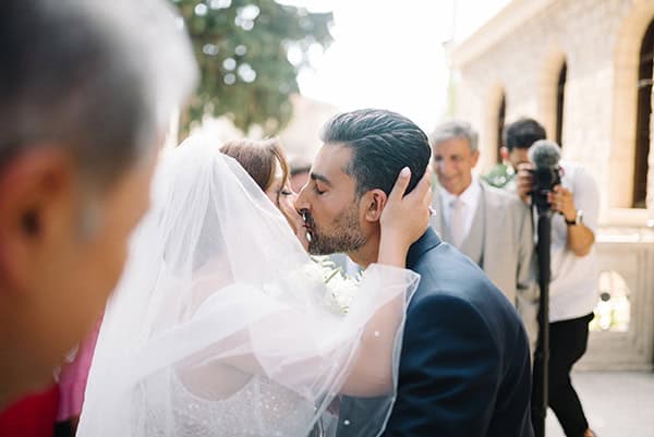 chic-summer-wedding-kozani-lush-romantic-floral-arrangments_31