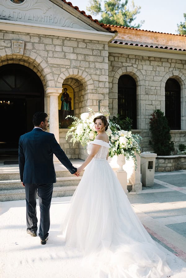 chic-summer-wedding-kozani-lush-romantic-floral-arrangments_40