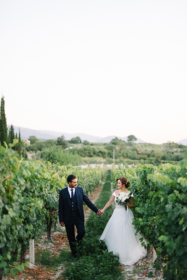 chic-summer-wedding-kozani-lush-romantic-floral-arrangments_42