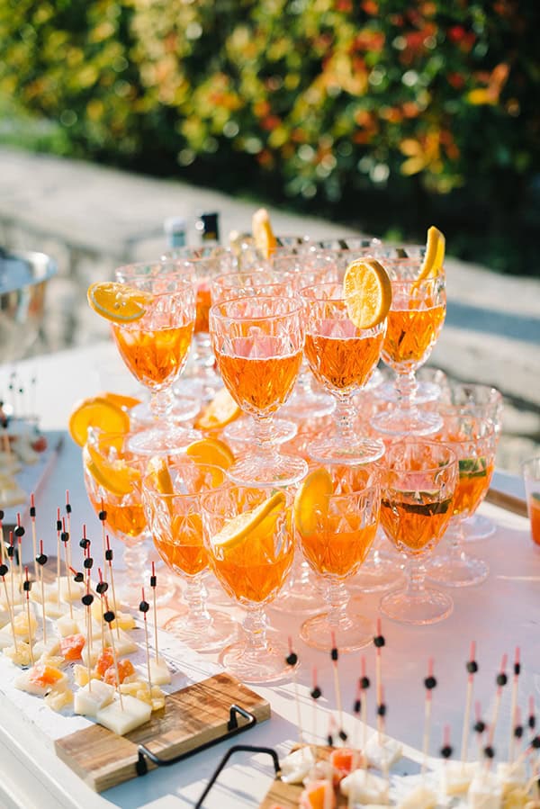 chic-summer-wedding-kozani-lush-romantic-floral-arrangments_49