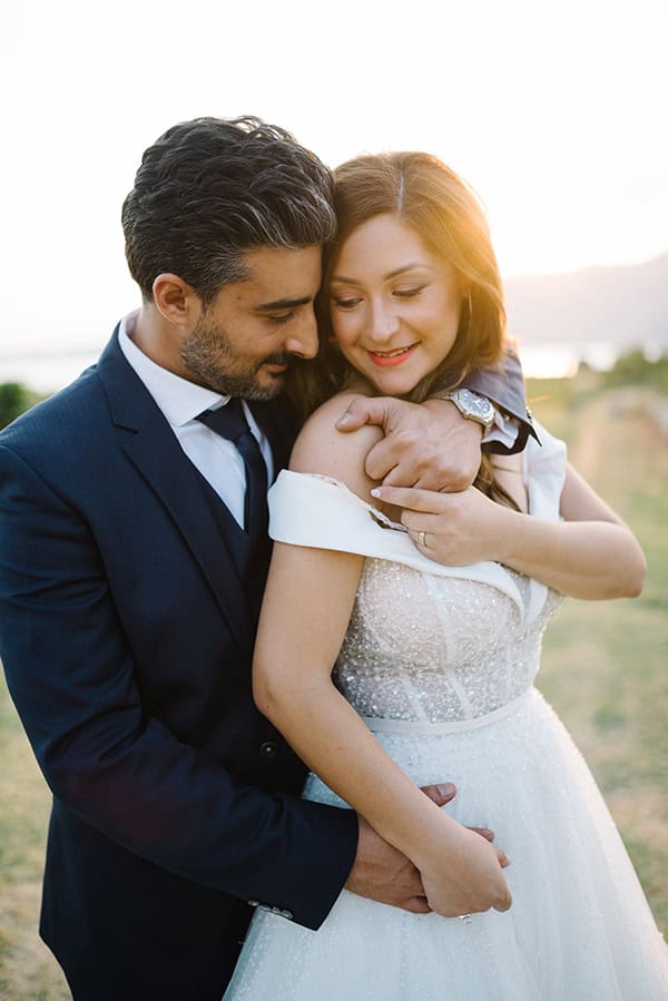 chic-summer-wedding-kozani-lush-romantic-floral-arrangments_55