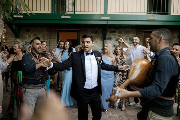 colorful-summer-wedding-platres-modern-touches_34