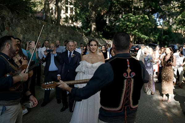 colorful-summer-wedding-platres-modern-touches_36z