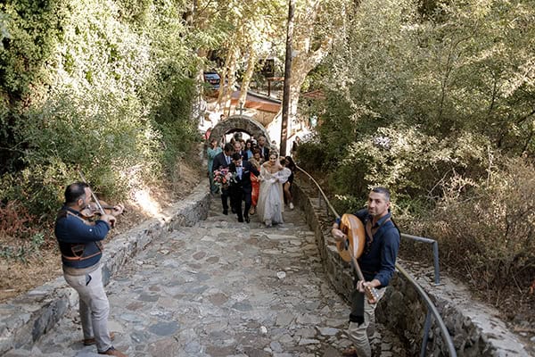 colorful-summer-wedding-platres-modern-touches_40