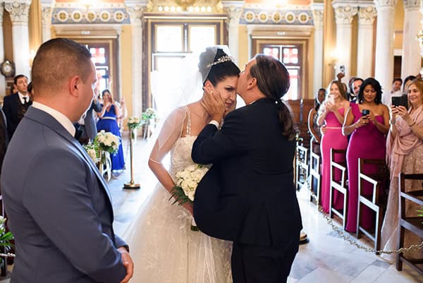 elegant-wedding-hotel-grande-bretagne-white-lisianthus-orchids_18
