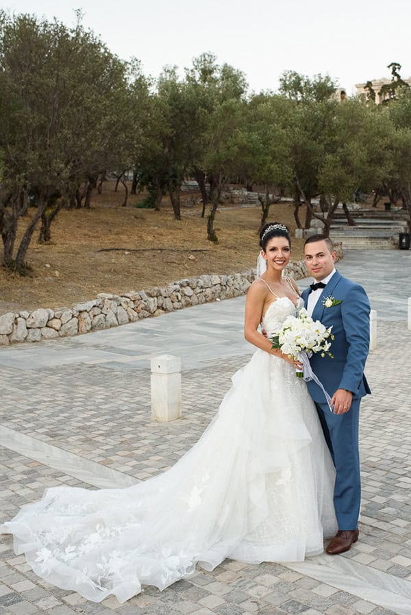 elegant-wedding-hotel-grande-bretagne-white-lisianthus-orchids_21