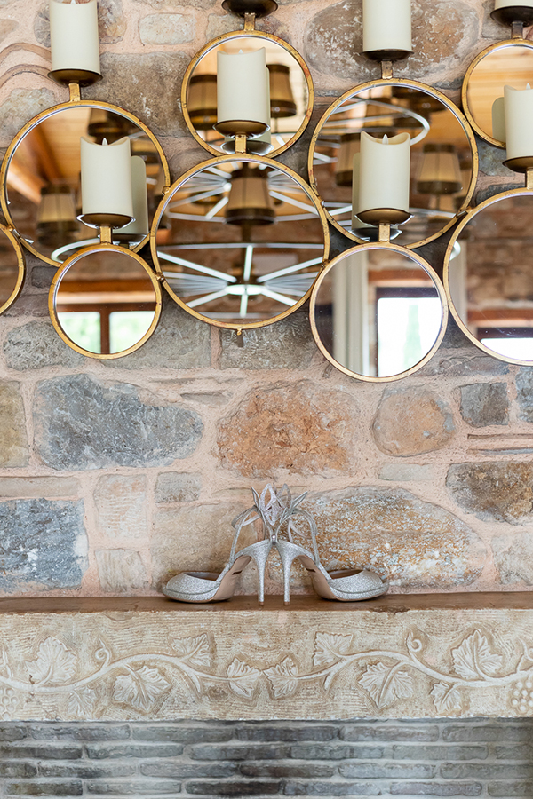 lovely-romantic-wedding-athens-roses-hydrangeas-light-tones_04x